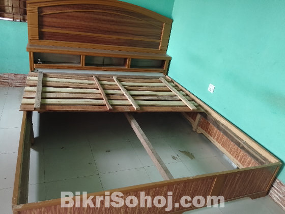 একটি খাট বিক্রয় হবে